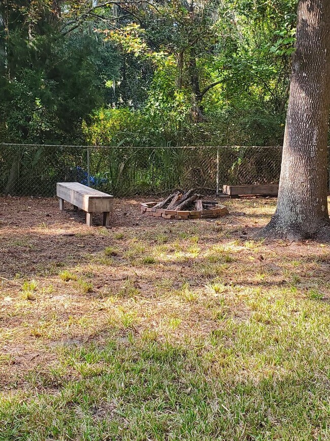 Building Photo - **Newly remodeled kitchen **  2 bedroom, 2bath Isle of Hope home with fenced in backyard and scre...