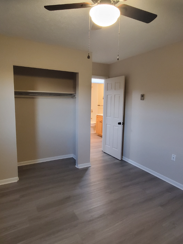 Building Photo - 861 Buchanan Trail E