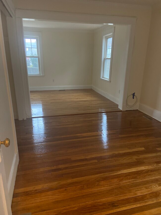 Building Photo - 4 Fairlawn Ave