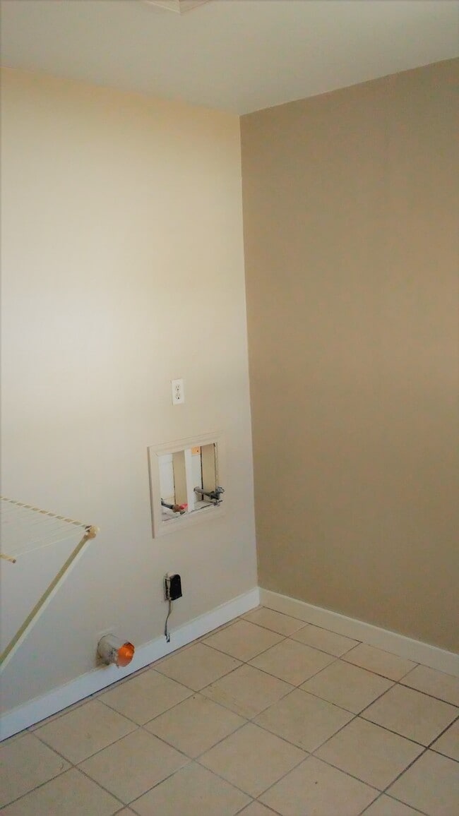 Building Photo - 15585 TX-36