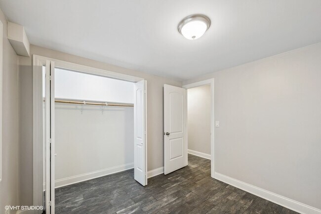 Building Photo - 3940 N Narragansett Ave