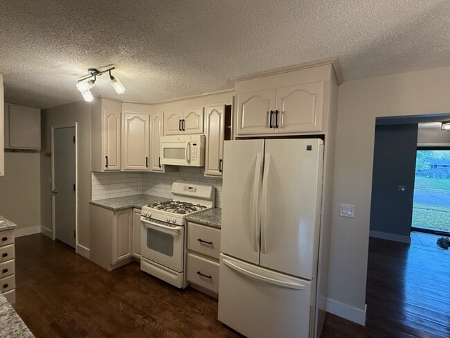 Building Photo - 15350 Drexel Way