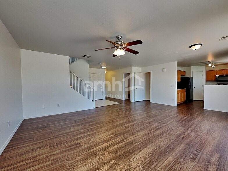 Building Photo - 6727 W Desert Ln