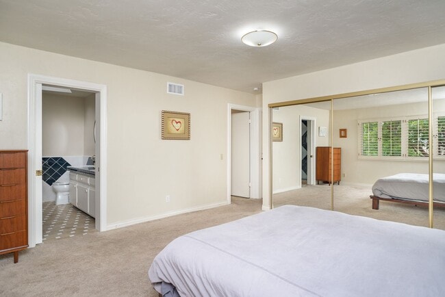 Building Photo - ***Available Now - Mid-term Lease ONLY *** Single Level 3 Bedroom, 2.5 Bath home in La Costa*****