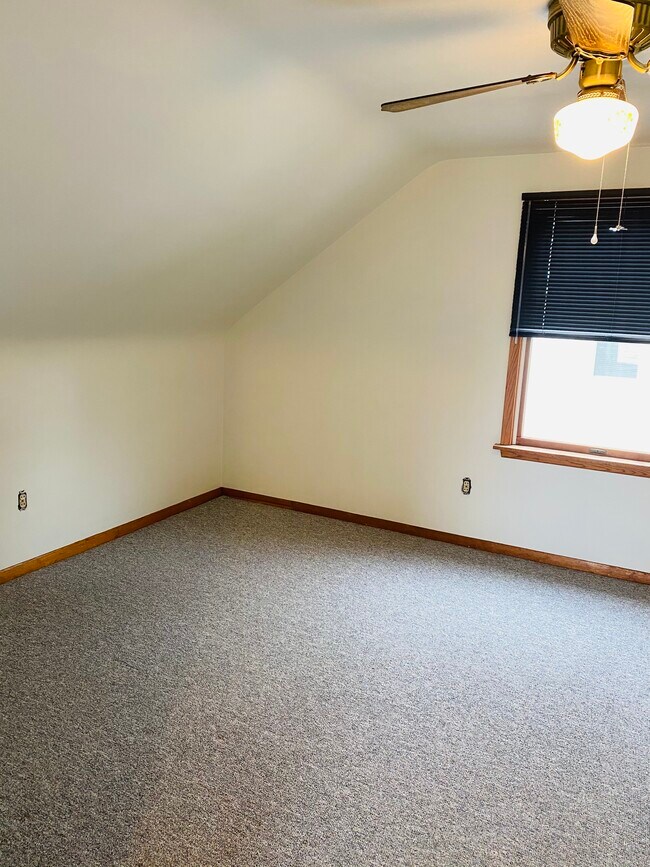 Building Photo - 2204 E Lawn Pkwy