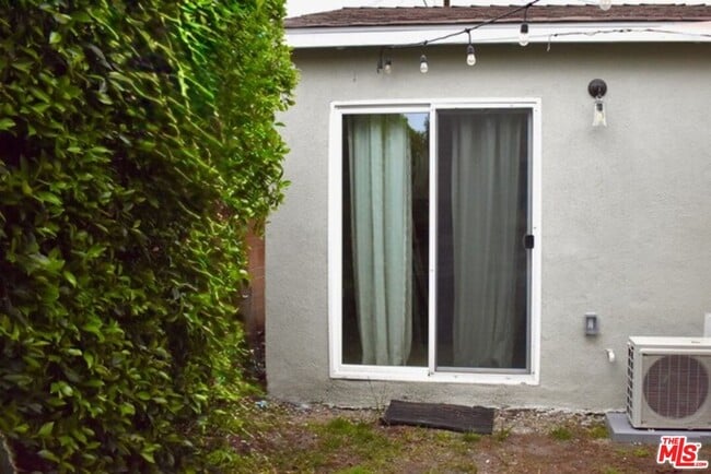 Building Photo - 3619 S Gramercy Pl