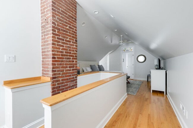 Building Photo - 5000 Bromley Ln