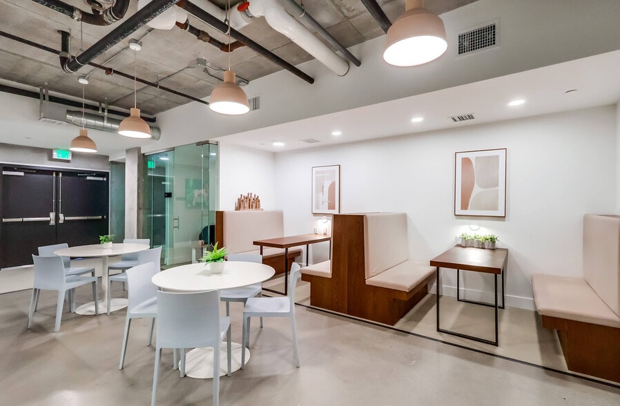 Building Photo - 3630 Overland Ave