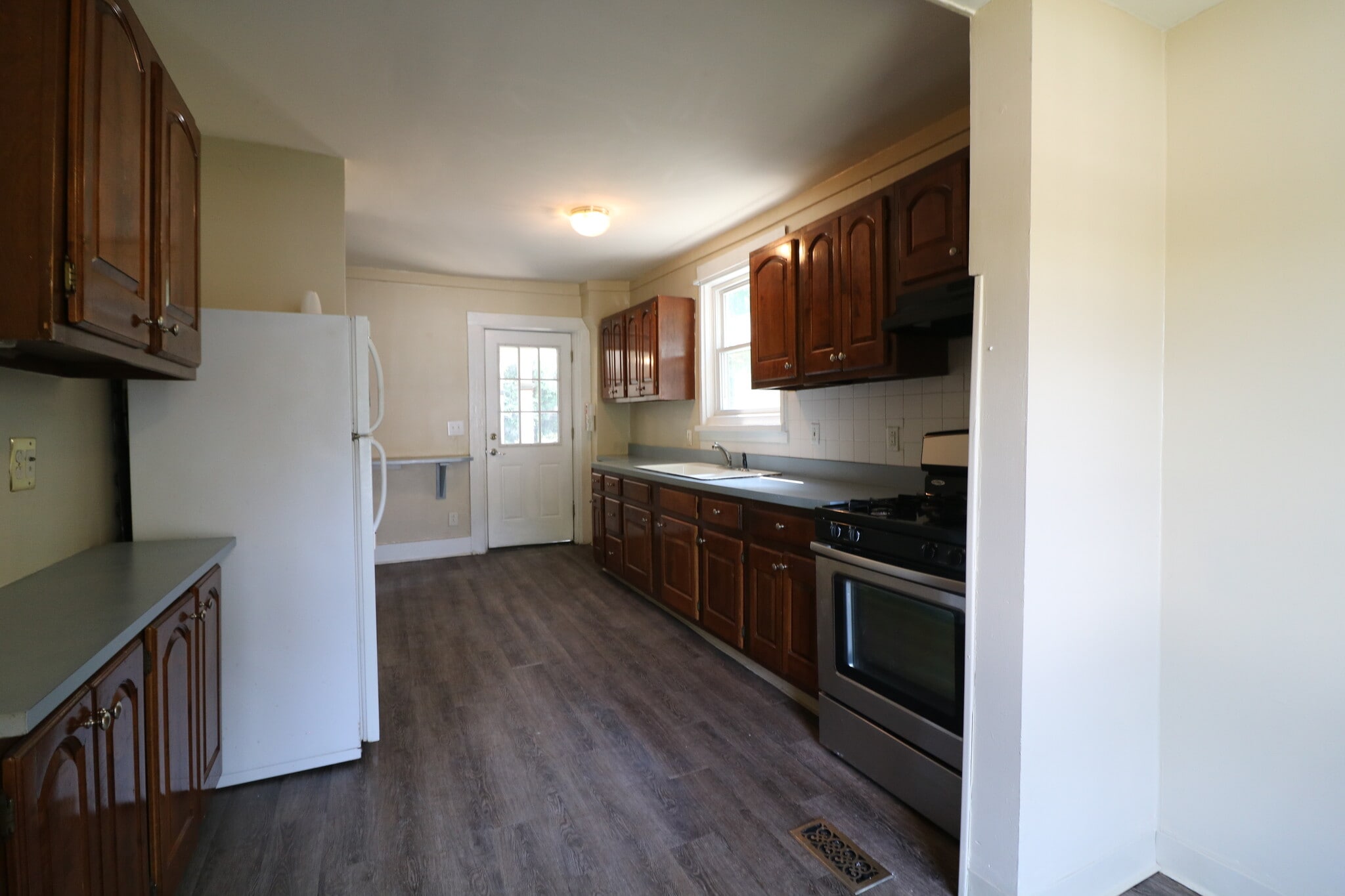 Building Photo - 1626 Summit Ln