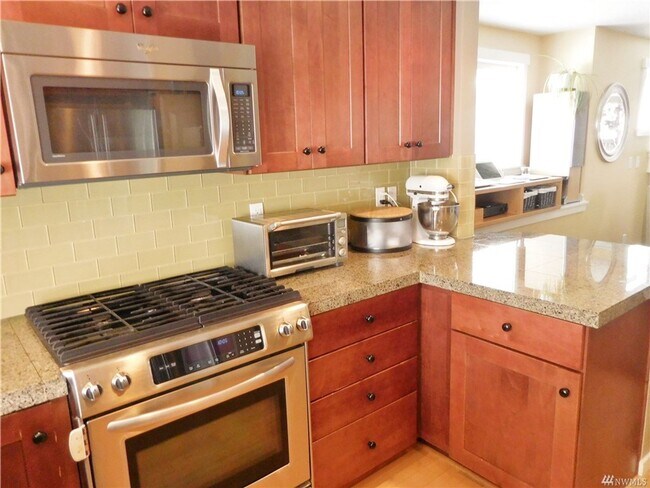 Building Photo - 3Bd/2.5Ba Seattle Townhome