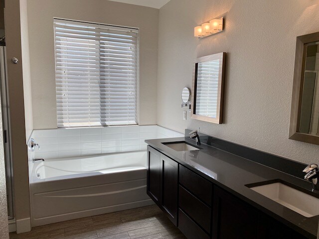 Building Photo - Across from Central Park, 3 bed/4 bath Townhome AVAILABLE 9/1/26