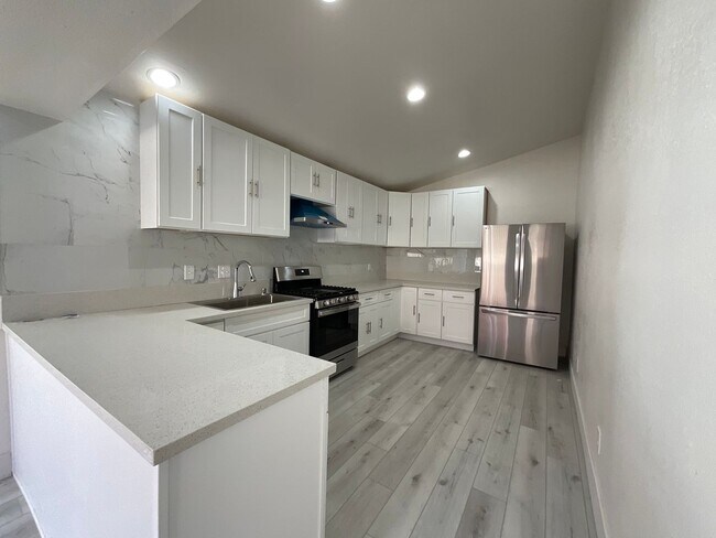Building Photo - Single-family home 3 bedroom 2 bathroom located in the highly sought-after area of Chino Hills, CA.