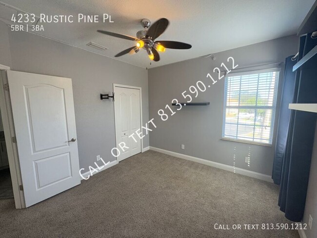 Building Photo - Spacious Wesley Chapel Home