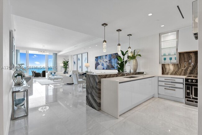 Building Photo - 17901 Collins Ave