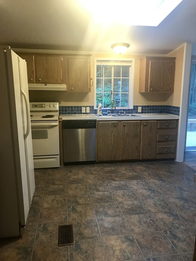 Building Photo - 309 NE Whimbrel Ct