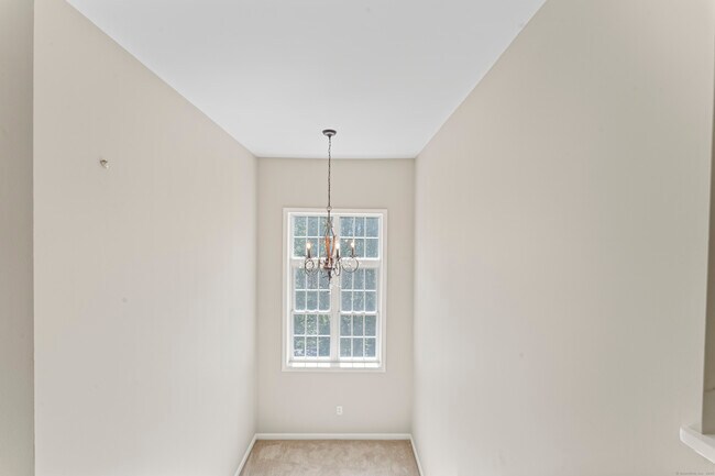 Building Photo - 601 Larson Dr