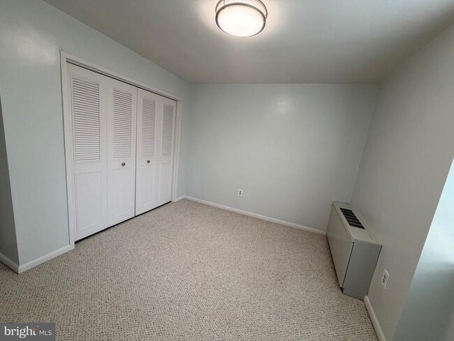 Building Photo - 4390 Lorcom Ln