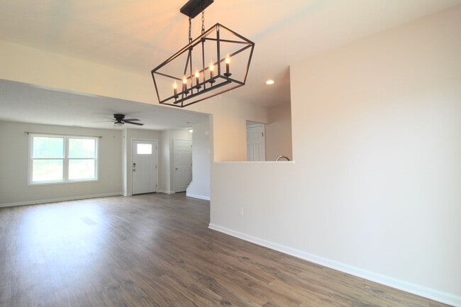 Building Photo - Spacious 3-Bed, 2.5-Bath Townhome Availabl...