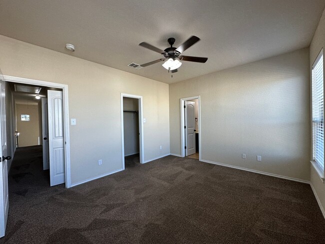 Building Photo - Townhome for rent