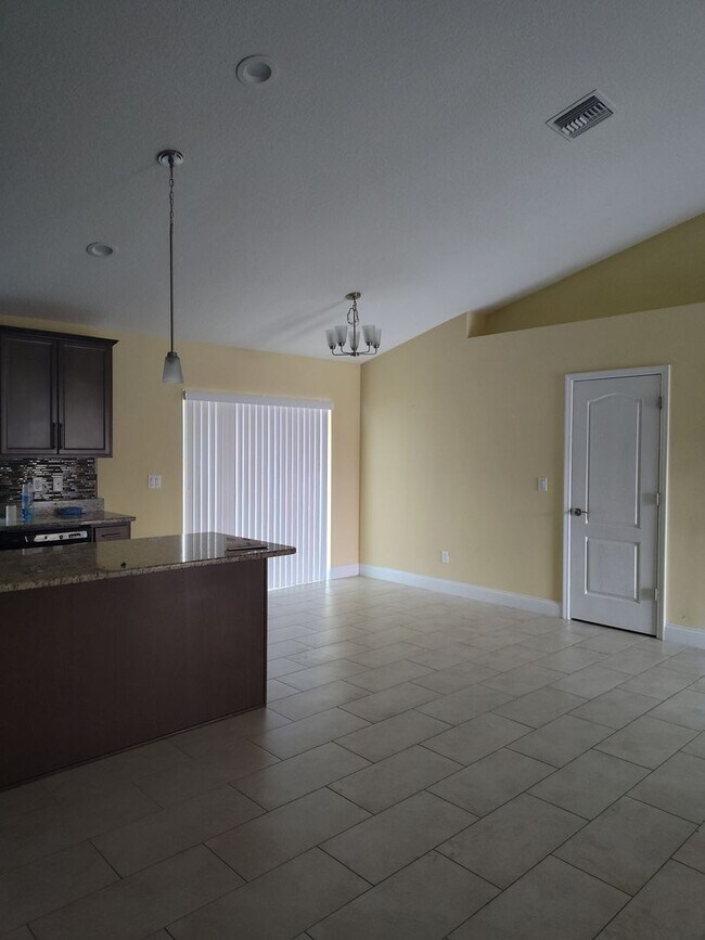Building Photo - Spacious 4BR/2BA Home in Oaks at Ocala Cro...