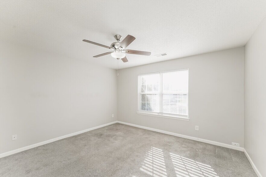 Building Photo - 12037 Serenade Ct