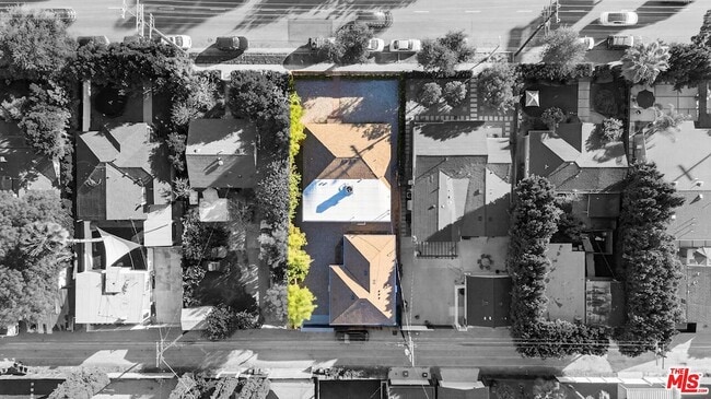 Building Photo - 17623 Burbank Blvd