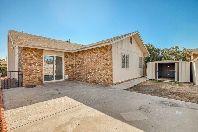 Building Photo - 3 Bed 2 bathrooms house 79936