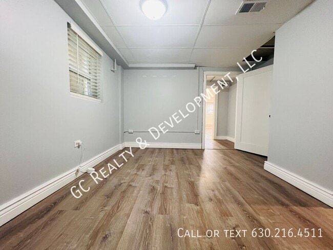 Building Photo - ***  W&D IN UNIT / GARAGE PARKING AVAIL / ...