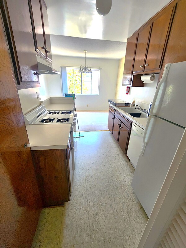 Building Photo - 10550 Eastborne Ave
