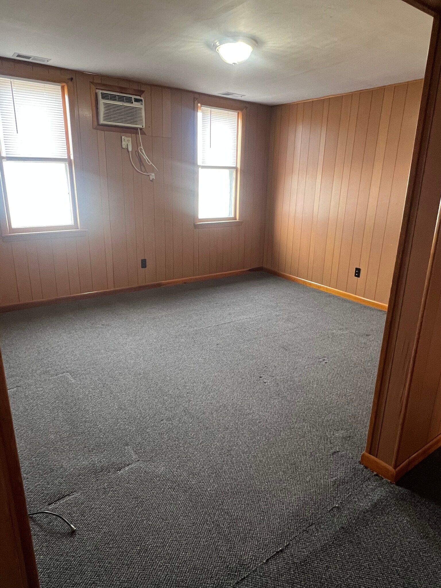 Building Photo - 107 E Lyman