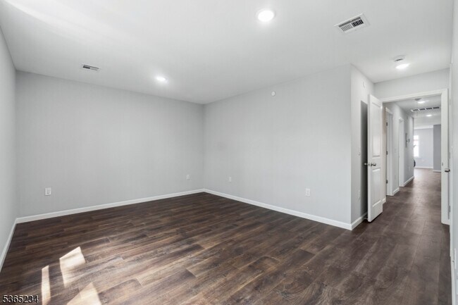 Building Photo - 889 S 17th St