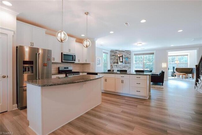 Building Photo - Build Equity While Leasing - Lease and Own...