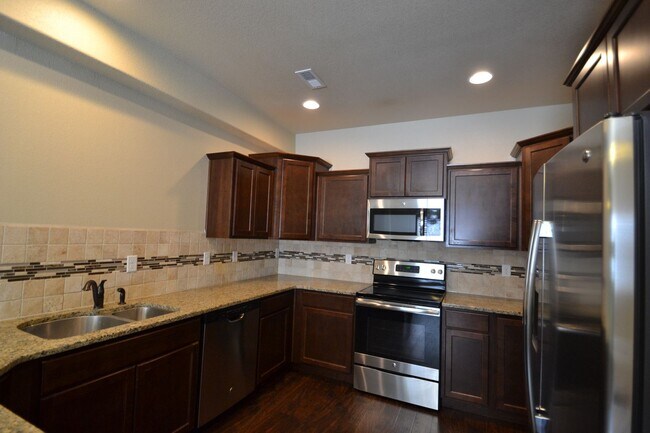 Building Photo - Available Now! 3 Bedroom 2.5 Bathroom Town...