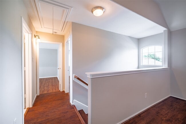 Building Photo - 930 Lancaster Lake Dr