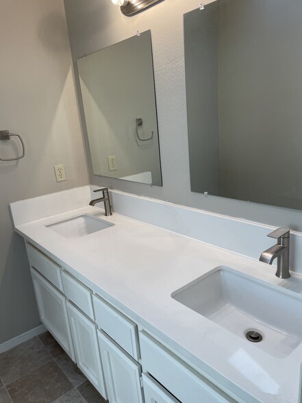 Building Photo - 14304 Culiacan Ave