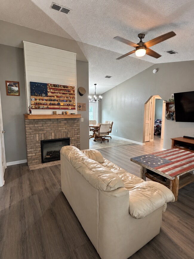 Building Photo - 663 Dallas Cir