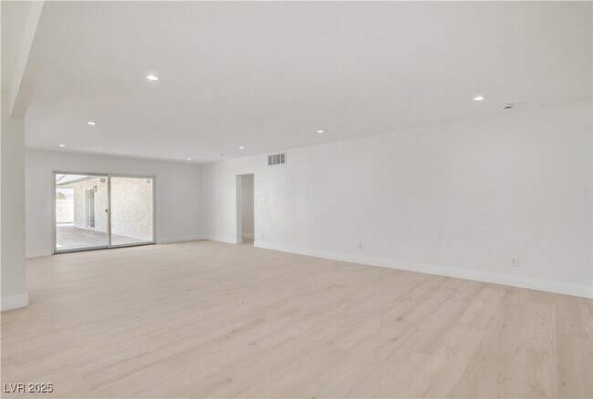 Building Photo - 3962 Euclid St