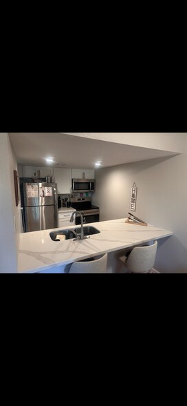 Building Photo - 7436 E Chaparral Rd