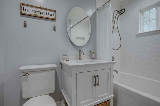 Building Photo - 523 Hawley Ct