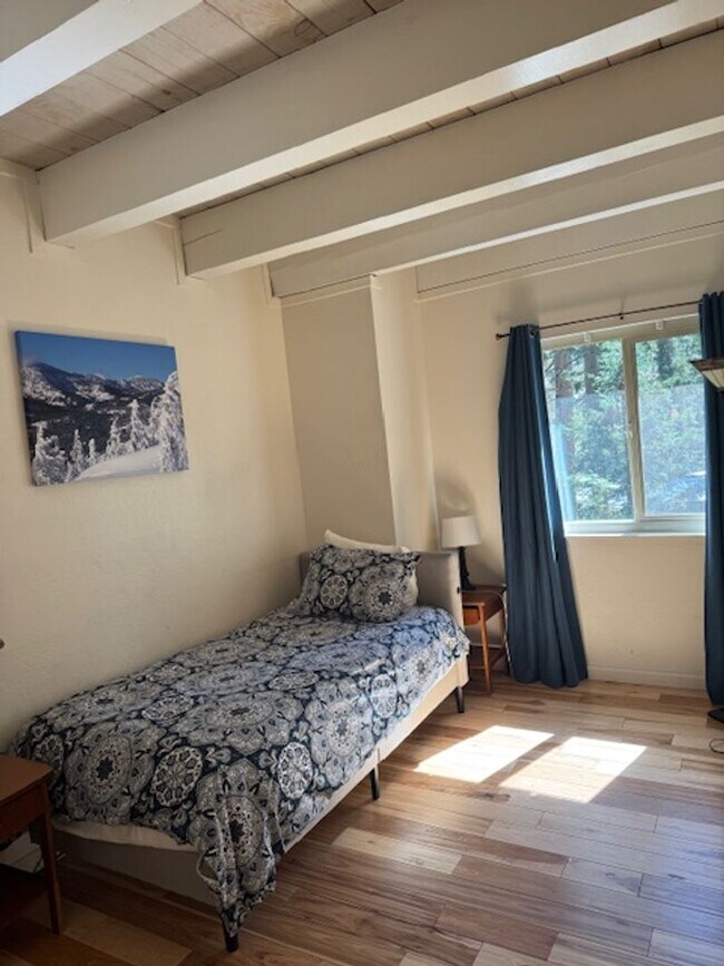 Building Photo - High Sierra condo