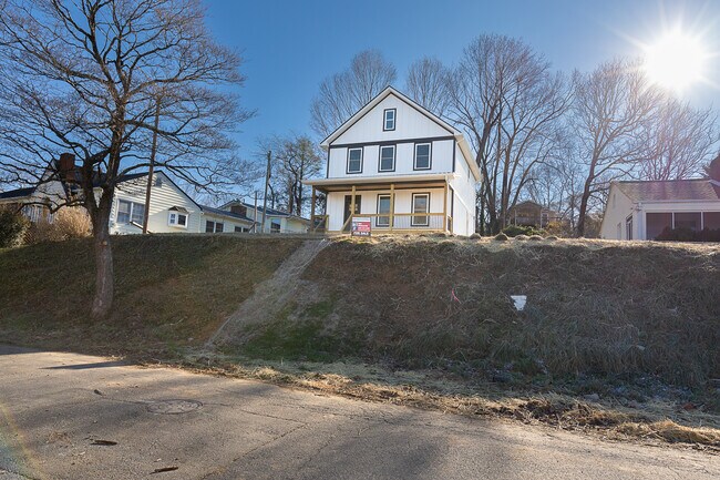 Building Photo - 71 Oakley Rd