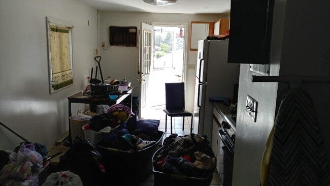 Building Photo - 275 Bay St