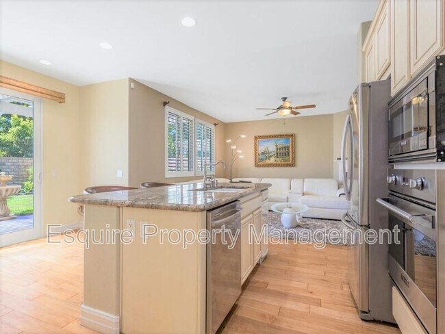 Building Photo - 4936 Via Bella