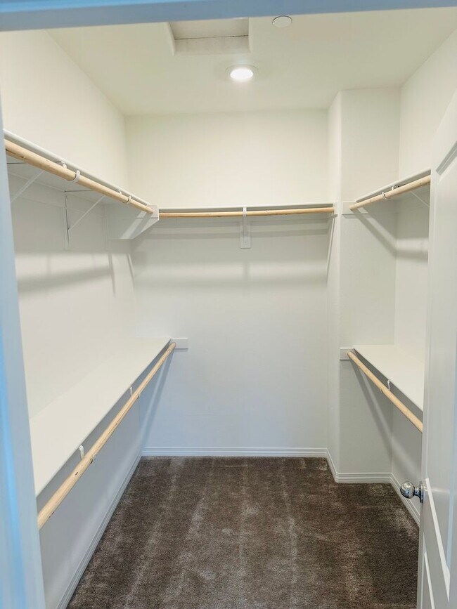 Building Photo - Newly Built 3 Bed Condo for Rent in Winche...