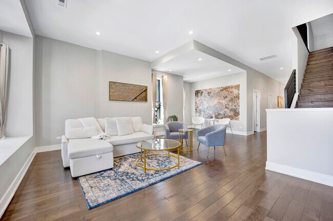 Building Photo - 3330 S Indiana Ave