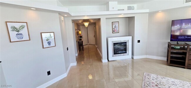 Building Photo - 2747 Paradise Rd