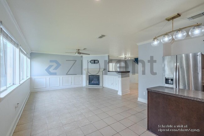 Building Photo - 11944 Chanteloup Dr