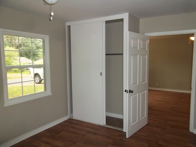 Building Photo - 2832 Holiday Ln