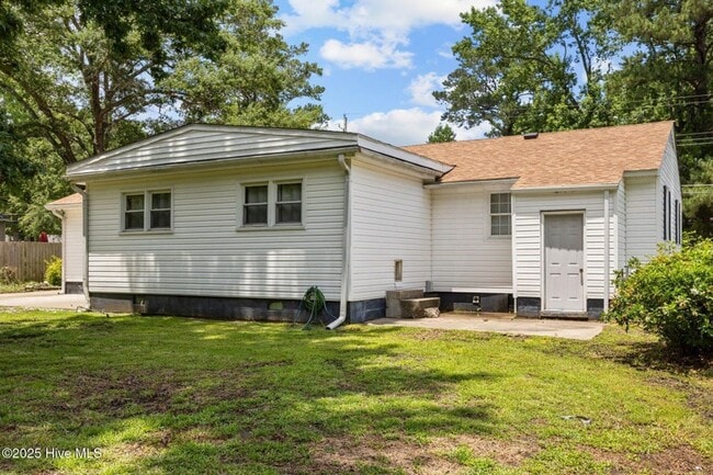 Building Photo - Spacious updated home in Jax - Pet Friendly - Great Location