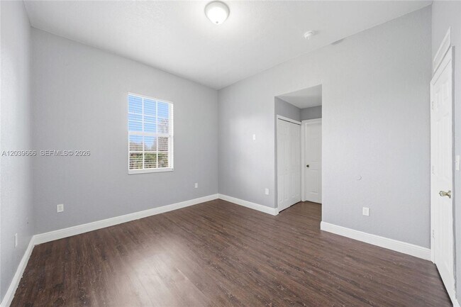 Building Photo - 902 SW 8th Pl